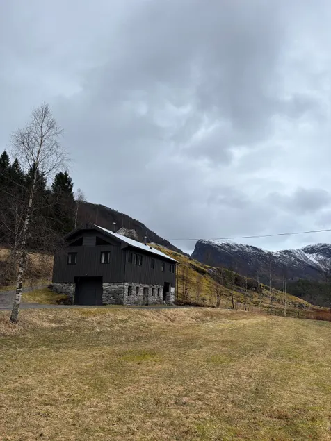 Mountain view. Small apartment in countryside - Image 1