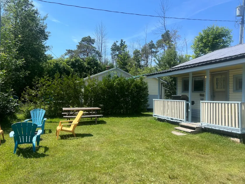 Carol's Cozy Cottage at Oliphant Family Campground - Image 1