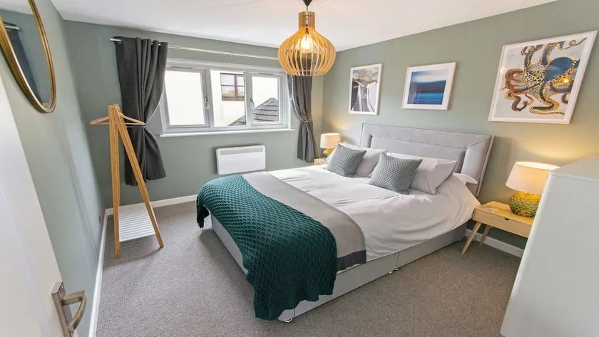 Oceanside Sleeps 6 Walk to Beach Stylish - Image 1