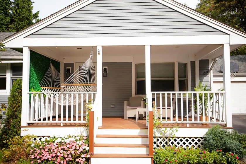 Beautiful House and Yard near town and beaches - Image 1