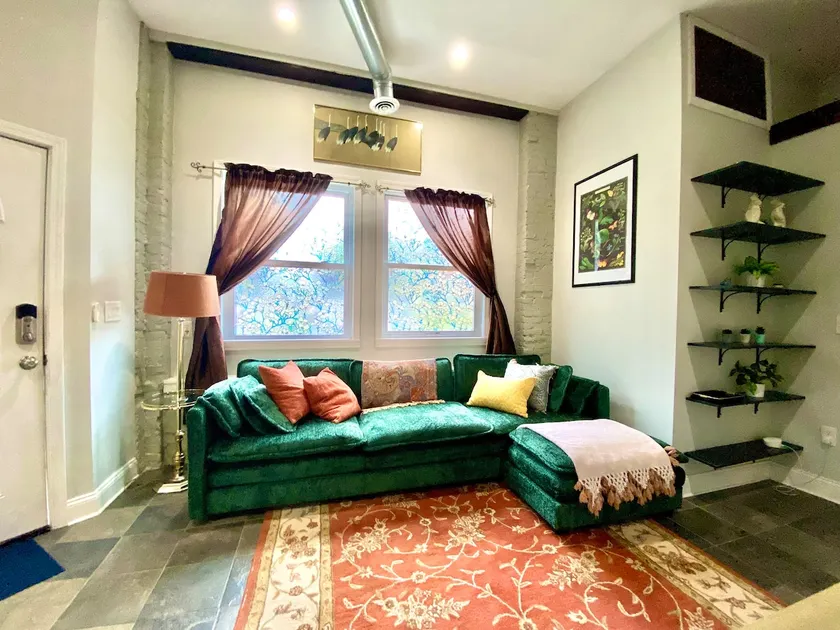 Inviting King & Queen •Parking •central AC •Pets - Image 1