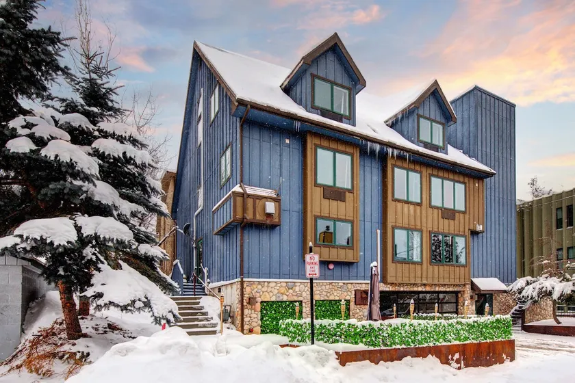 Massive 10 Bed 10 Bath Luxury Mountain Home in Old Town - Image 1