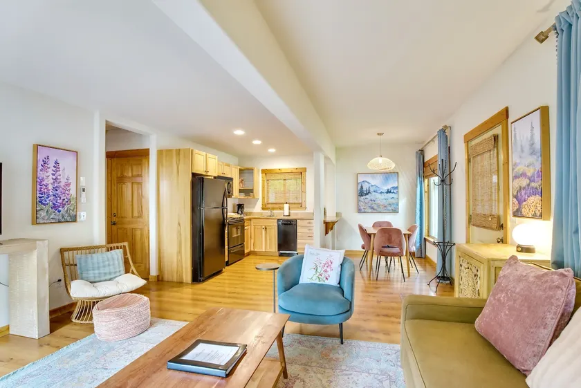 Garden Haus · One of a kind cottage. Downtown - Image 1