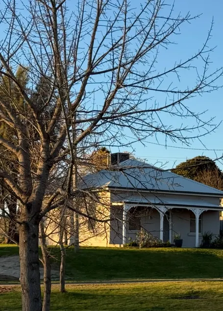 House in Young Walk to pool, Main St, shops. Pets - Image 1
