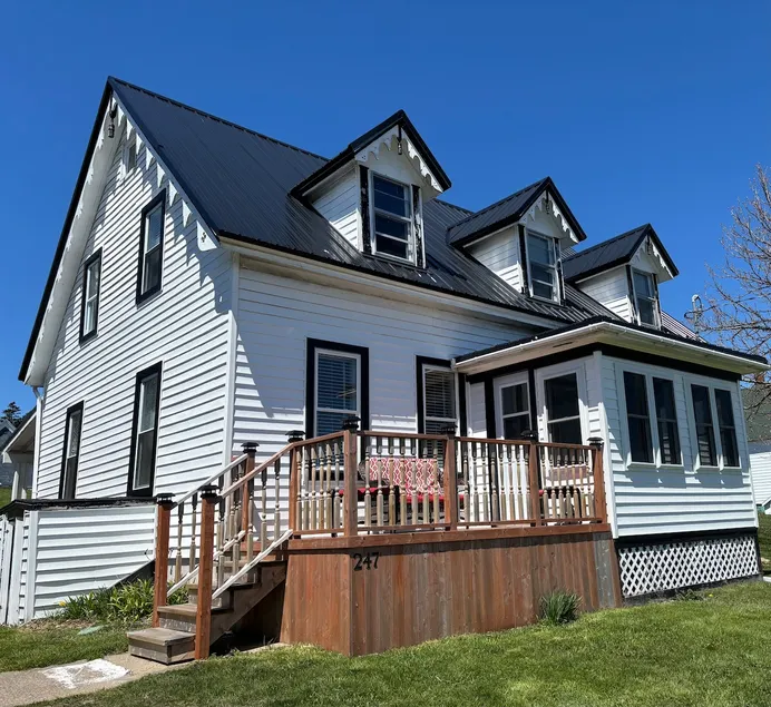 Cove-front Getaway - Image 1