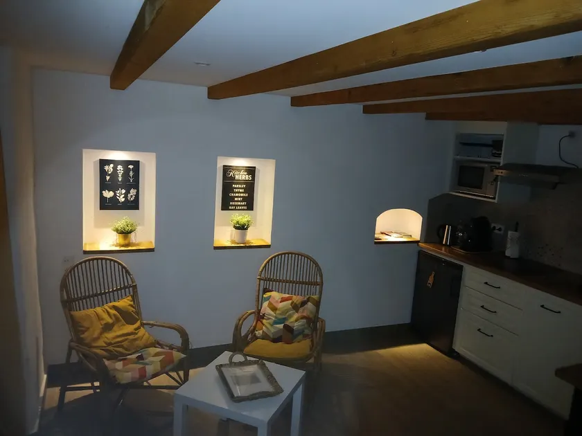 ”Converses” Apartment - Image 1