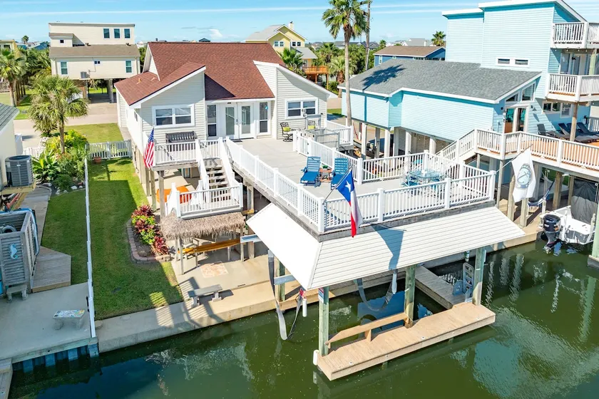 Anchor Down - Beautiful Decor, Direct Waterfront with Boat Slip and Beach Entrance Nearby! - Image 1