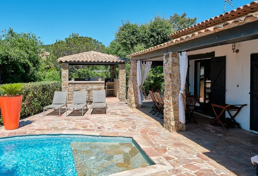 400m from the sea, Villa with splendid sea view, heated infinity pool - Image 1