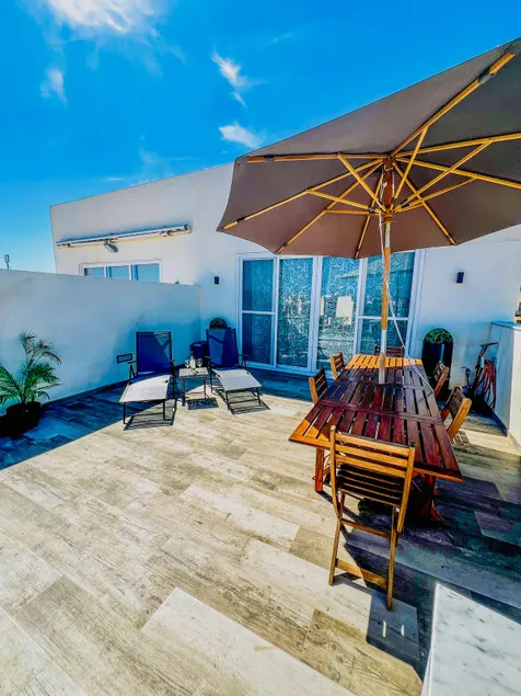 Penthouse - Modern, Luxurious w/Seaview Terrace. - Image 1