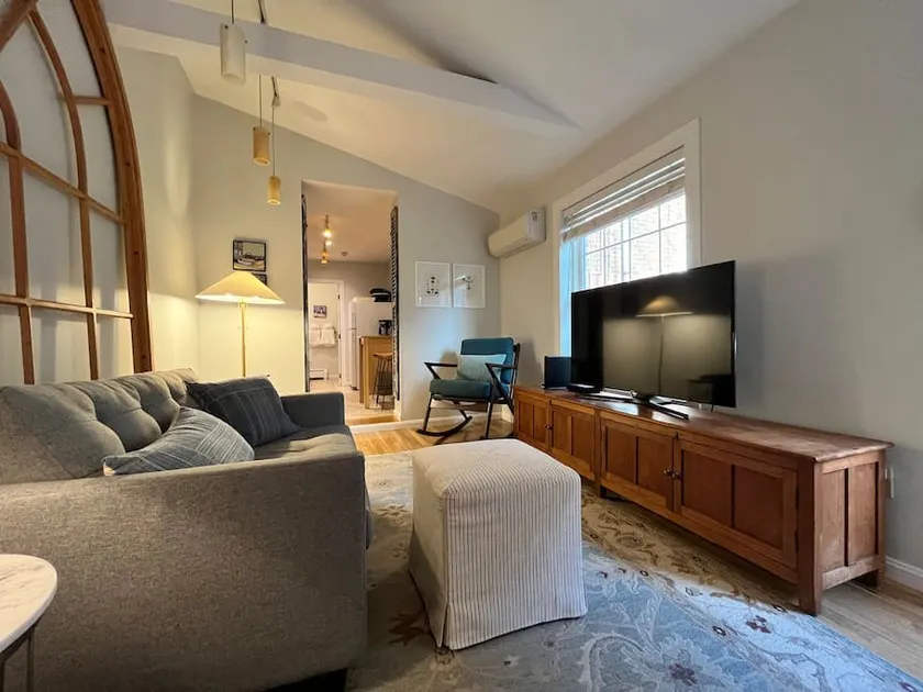 Hidden Garden Apartment in Portlands West End - Image 1