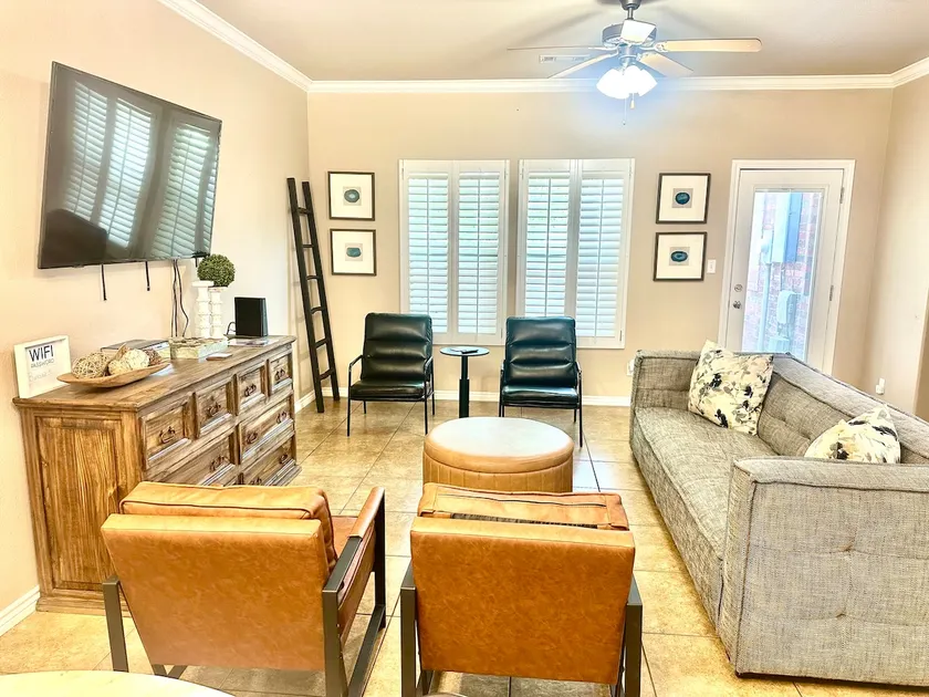 Convenient, clean, garage, near191,TVs all rooms - Image 1