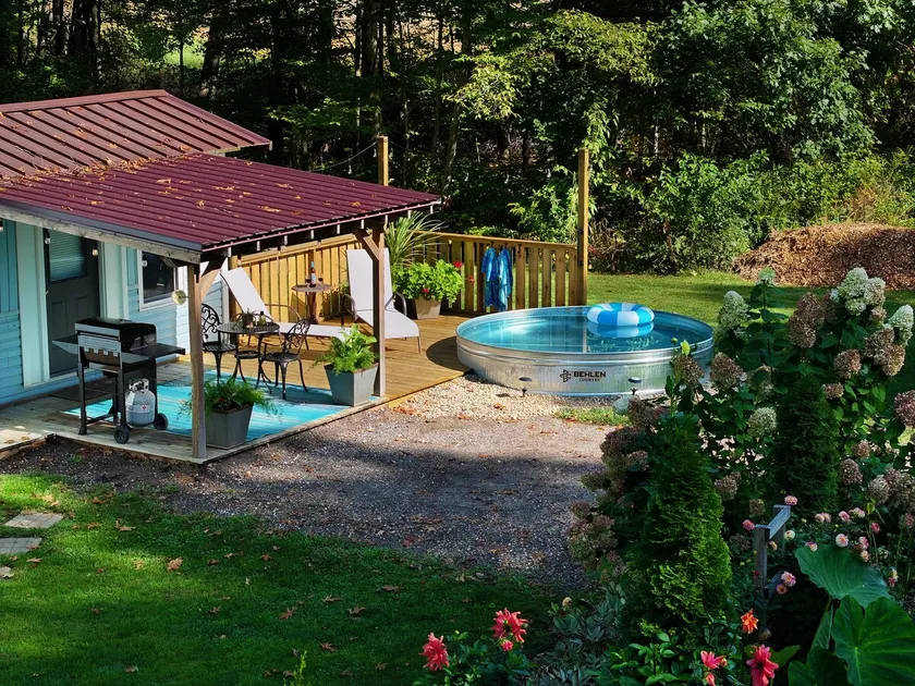 Quiet Couples' Retreat, Stock Tank Pool, Nature - Image 1
