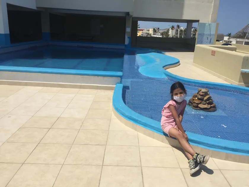 Spacious apartment with a pool in front of Playa Miramar - Image 1
