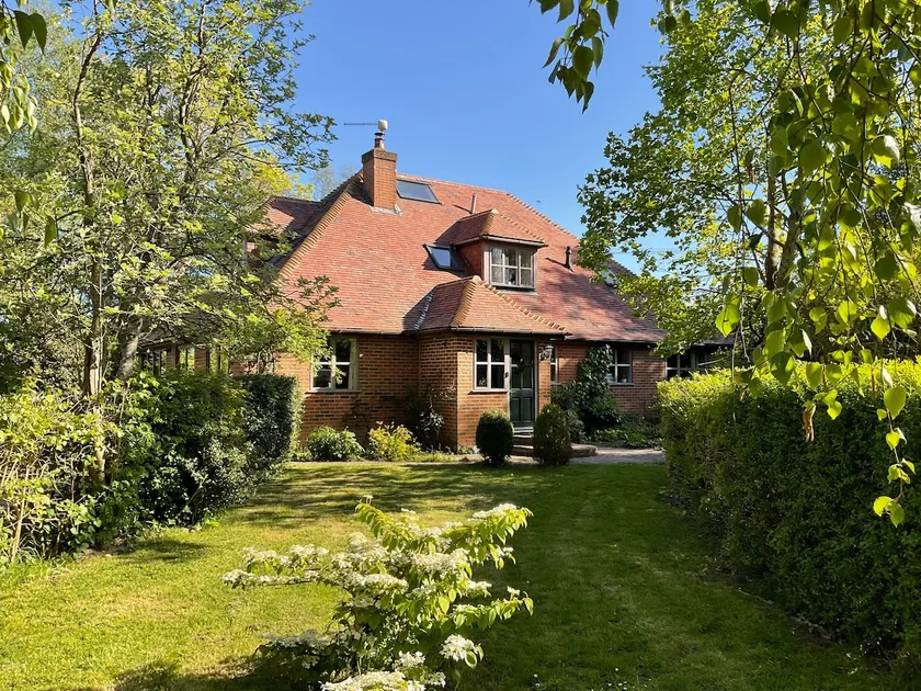 Kent Family Farmhouse · 7 Bedrooms · Hot Tub - Image 1