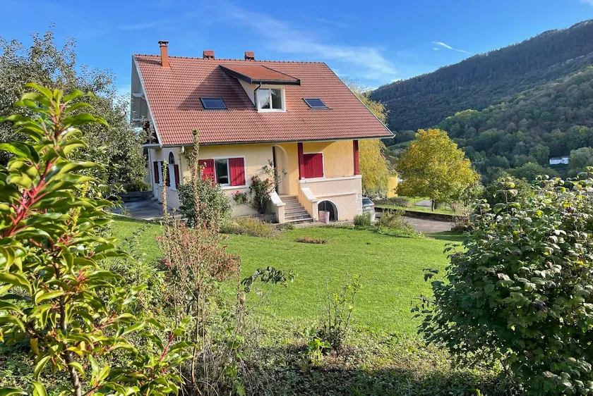 5 bedroom house in Annecy between town and countryside - Image 1