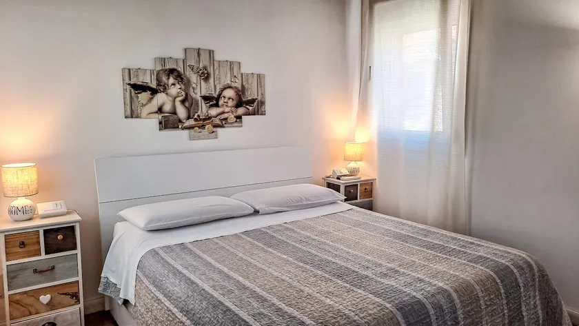 Independent apartment on two floors with courtyard - Image 1