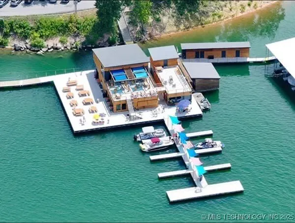 Rustic Cabin on Lake Tenkiller great location - Image 1