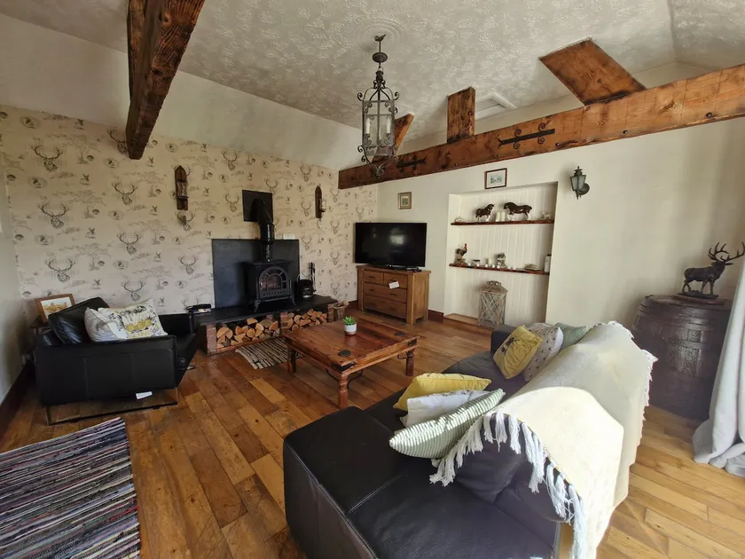 Romantic rural cottage, log burner, Smart TV early check in ,large gardens - Image 1