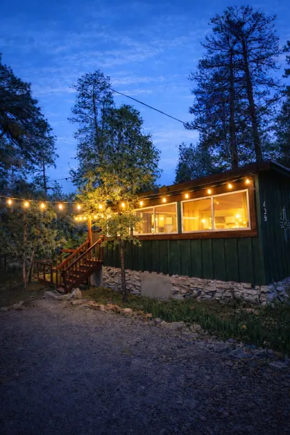 Romantic Getaway! Fireplace fire pit-fenced yard!* - Image 1