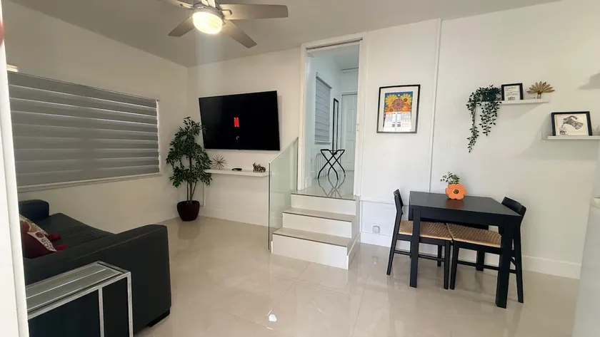 Comfortable modern apartment- central location. - Image 1