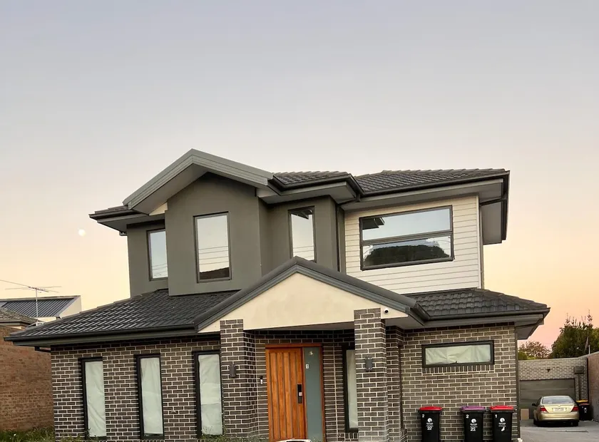 Coburg Lake Retreat · Near-new 3BR, Sleeps 7 - Image 1