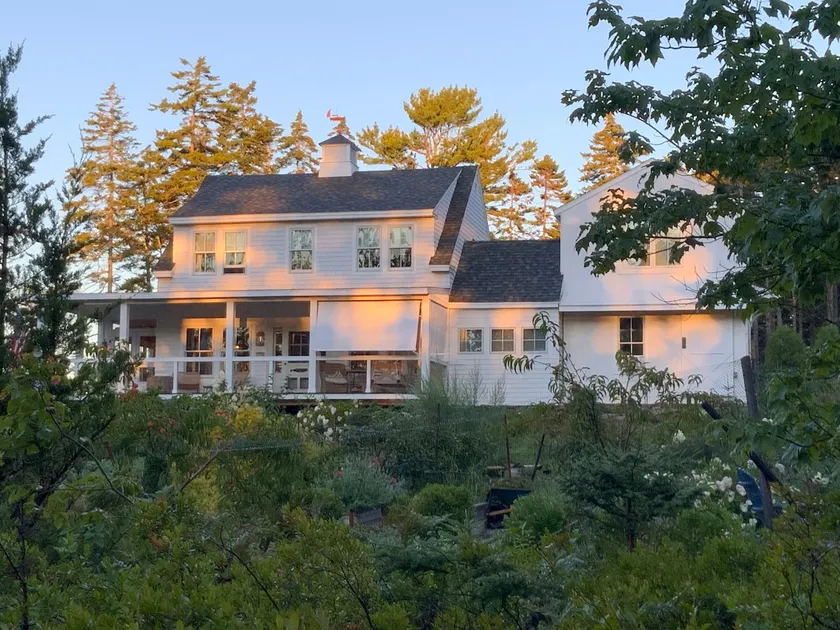 THE COVE :New England Nautical charm - Image 1
