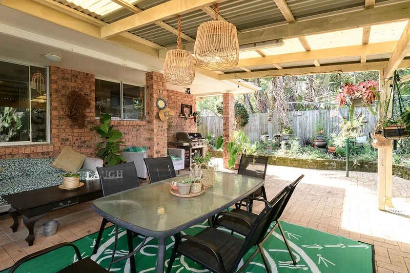 Salty Crew villa , Central spot , Pet friendly ,private garden oasis secure yard - Image 1
