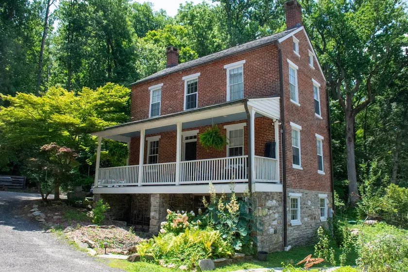 Cozy up in the restored 1820s Miller's House! - Image 1