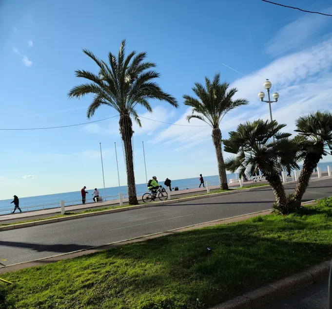Luxueux appartement, wifi, clim, A 50M de la plage - Image 1