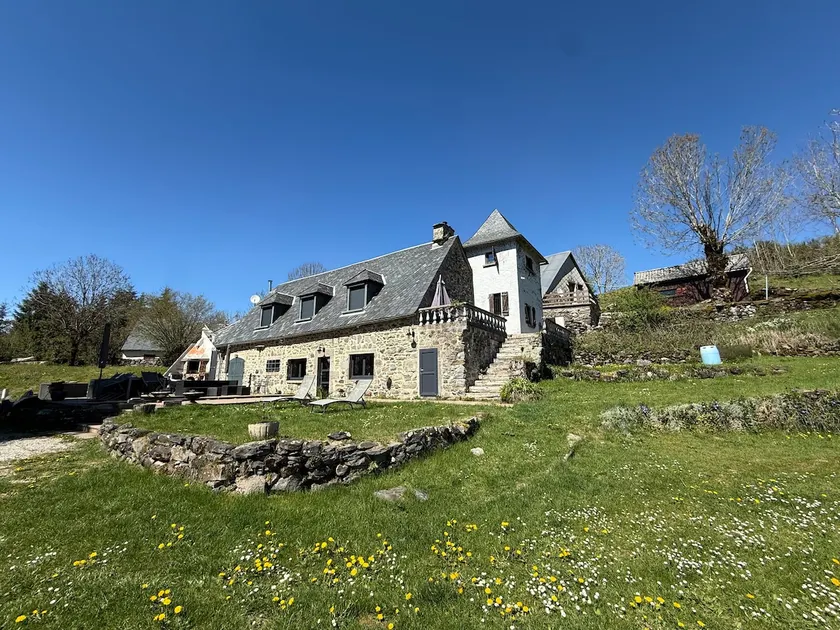 Beautiful Stone House - Image 1