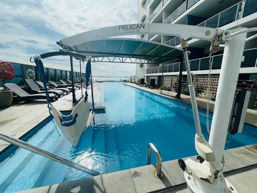 Accessible Apartment with Pool Hoist & Breakfast - Image 1