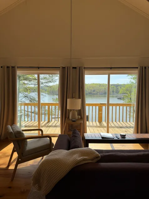 Private Lakefront Cottage with Panoramic Views - Image 1