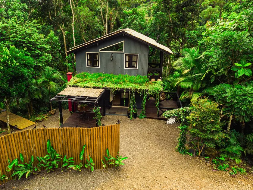Beija-Flor Chalet – Aconchego dos Pássaros Guesthouse - Image 1