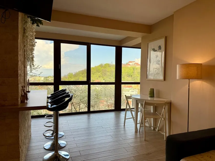 Magnificent Citadel View - Old Town Flat - Image 1
