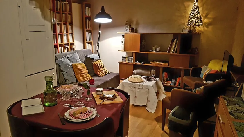 The small Duplex... quiet in Burgundy - Image 1