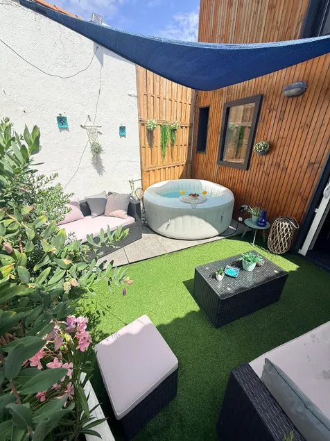 Small Villa Charles 7 mins by bike from the embankment - Image 1