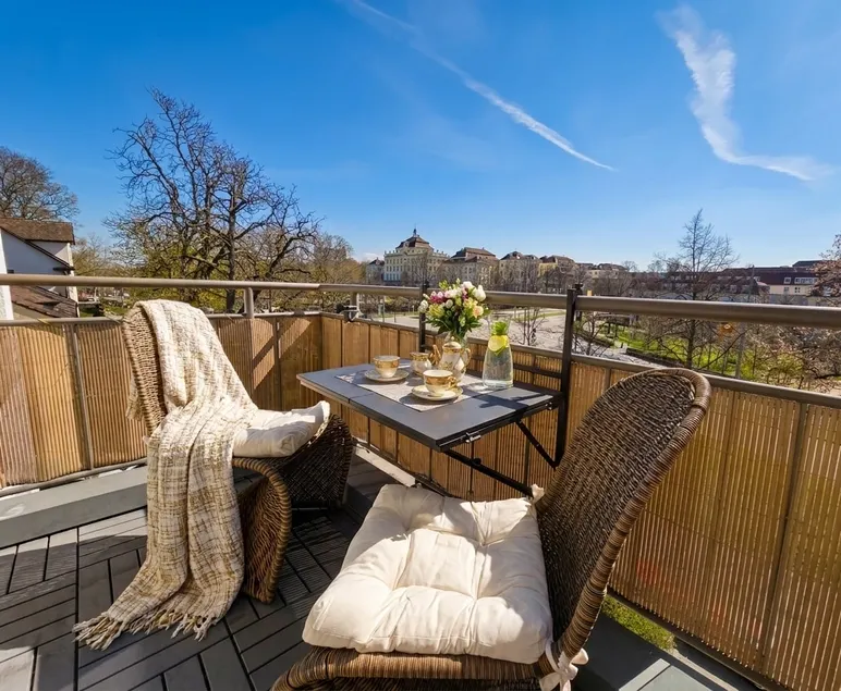 Royal View • Work & Relax • Free Parking - Image 1