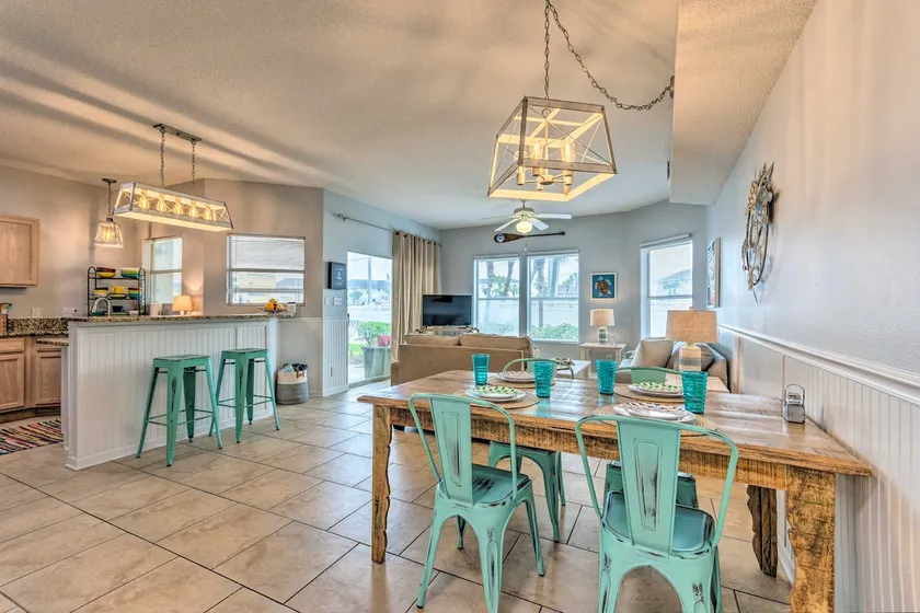 Walk to Destin Beach: Coastal Condo w/ Pool Access - Image 1
