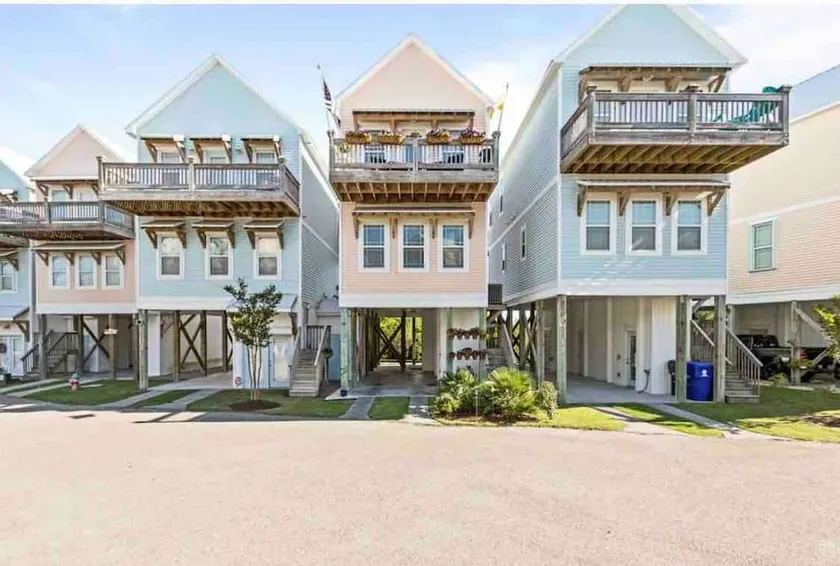 Colorful 3 bdr - beach & intracoastal access, pool - Image 1