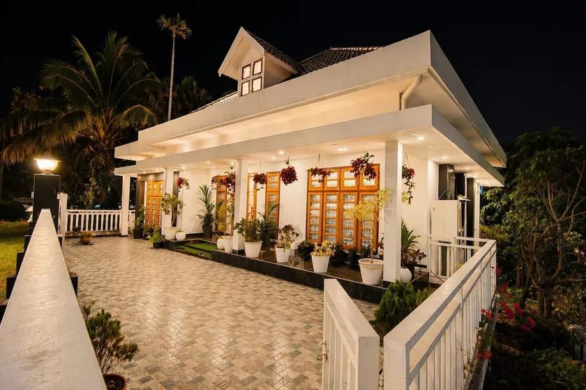WHITE VIVID homestay, The wind beneath my wings. - Image 1