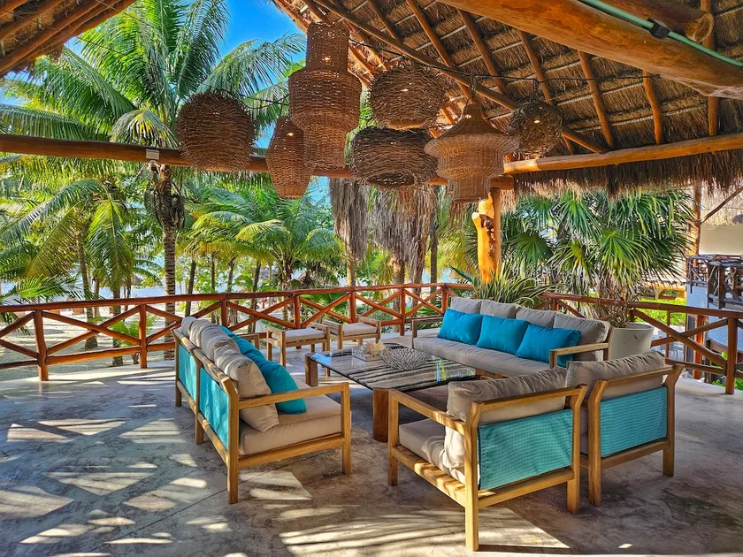 Villa Palmeras - 6 Bedrooms Beachfront - Image 1