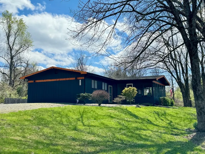 4 bed 2 bath by Jamestown Marina - Image 1