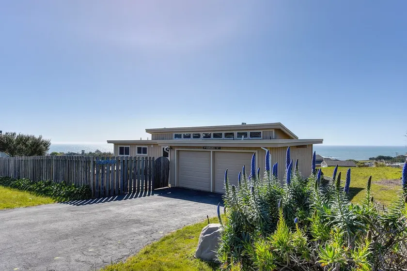 Hansen's Bodega Bay Getaway-Walk to Beach! - Image 1