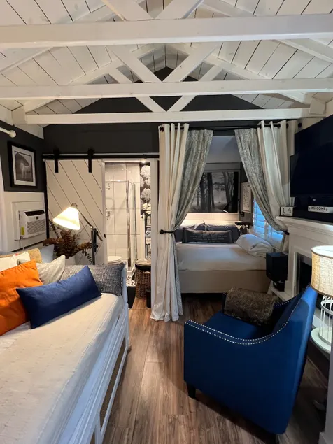 B & M Farmhouse Cottage - Image 1