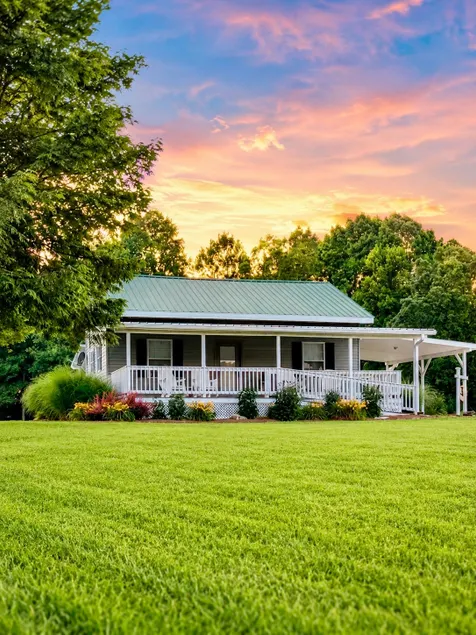 Farm cottage with fire pit near Fall Creek Falls - Image 1