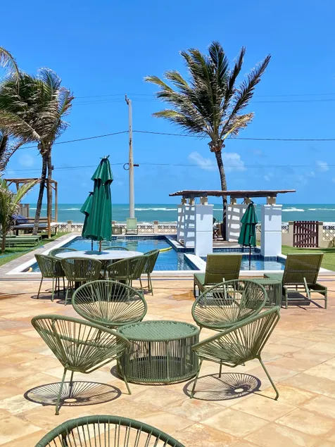 Beachfront House with 7 to 10 air-conditioned suites - Image 1