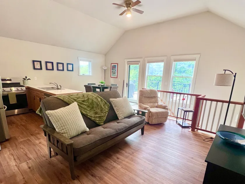 Newly Updated Stowe Guest Suite - Image 1