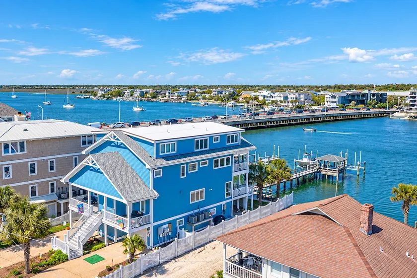 Experience the island lifestyle, live like a local! 4Br/3.5ba waterfront duplex. - Image 1