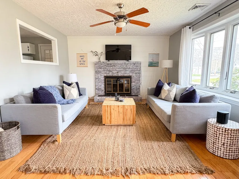*Barefoot Bungalow* Cozy Cape Cod Beach House - Image 1
