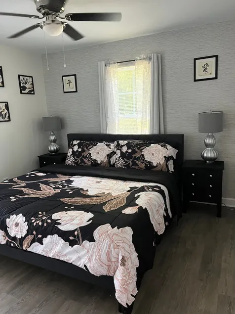 Pet friendly + fenced in yard 10 min to DT Raleigh - Image 1